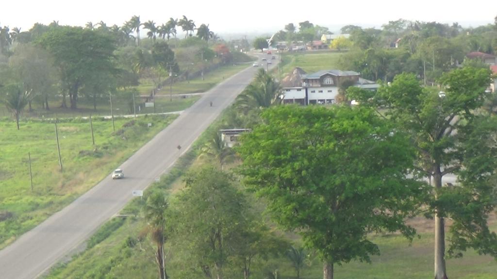 Hacienda Tropical Guest House Belmopan Bagian luar foto